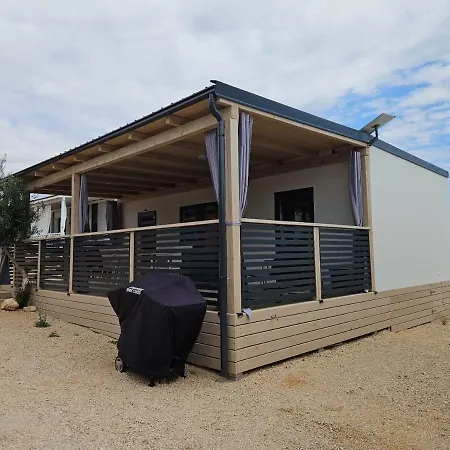 Campeggio 104, Heron, Drage