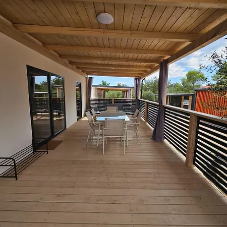 104, Heron, Campeggio